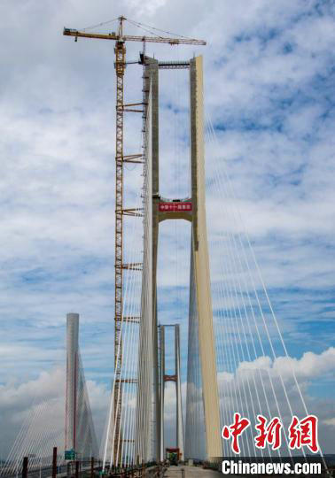 廣州南沙港鐵路跨西江斜拉橋順利合龍。廣鐵集團(tuán)供圖